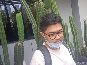 Angger Dimas: Semakin Saya Senyum, Semakin Saya Hancur