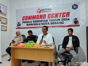 Bawaslu Serang Temukan KPPS Bagikan Stiker Caleg Diselipkan di Formulir C6