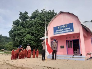 Perjuangan Bripka Nengah Membantu Warga Kampung Terpencil di NTB