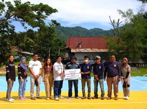 Dukung Bidang Olahraga, CSR PT GNI Bangun Lapangan Voli di Desa Bunta