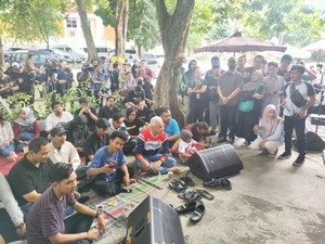Masa Tenang, Ganjar Nonton Slank Bareng Warga di Semarang