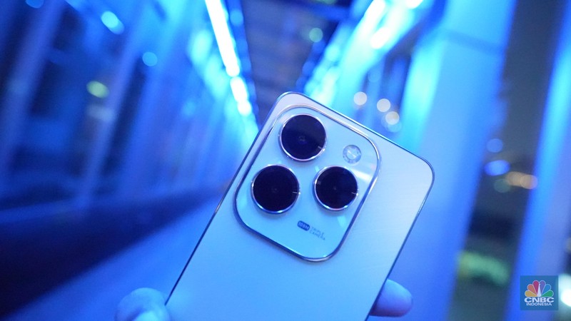 Infinix Hot 40 Series Edisi Free Fire. (CNBC Indonesia/Tias Budiarto)