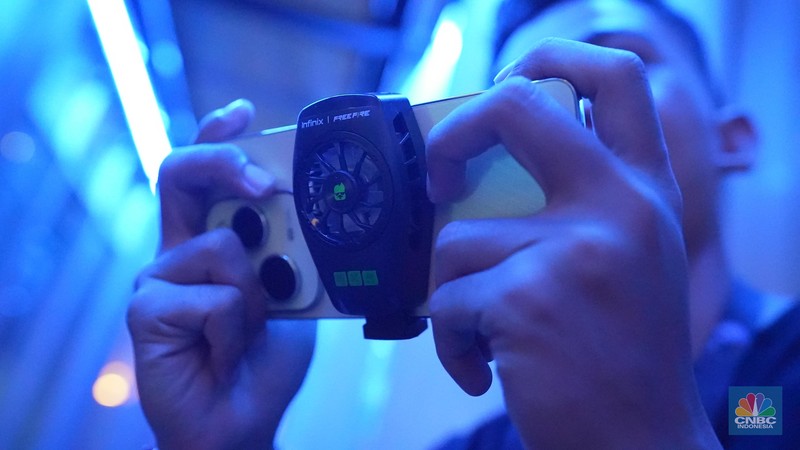 Infinix Hot 40 Series Edisi Free Fire. (CNBC Indonesia/Tias Budiarto)