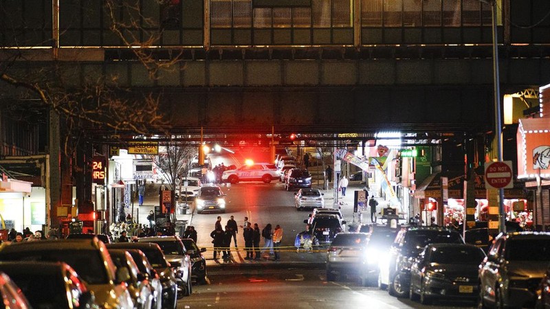 A worker of the Metropolitan Transportation Authority (MTA) walks on a platform at the scene of a shooting at the Mount Eden Avenue subway station in the Bronx borough of New York City, U.S. February 12, 2024. REUTERS/Brendan McDermid