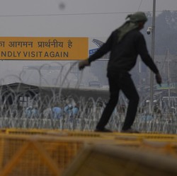 Potret 'Panas' India, Petani Turun ke Jalan-Polisi Tembak Gas Air Mata