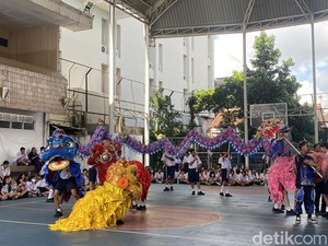 Meriahnya Pentas Barongsai Imlek di SMP Stella Duce 1 Jogja