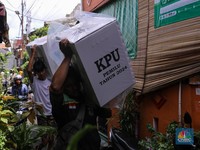 KPU Lewati Gang Sempit Jakarta, Distribusikan Logistik Pemilu 2024