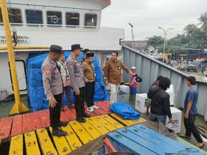 Melihat Pendistribusian Logistik Pemilu 2024 ke Daerah Kepulauan di Jatim
