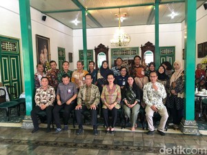 Sultan dan Keluarga Terima Undangan Nyoblos dari KPU Jogja