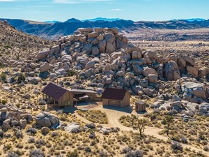 Dikepung Bebatuan Gurun California, Rumah Ini Dijual Rp 65,4 M