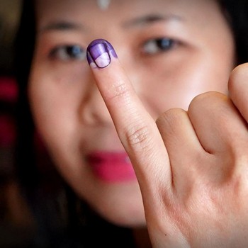 Potret Pencoblosan Pemilu RI di Eropa di Tengah Cuaca Dingin