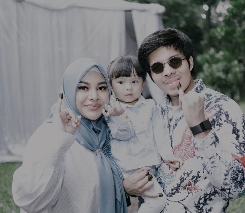 Raffi Ahmad dan Nagita Slavina nyoblos pemilu 2024. (Tangkapan layar Instagram @raffinagita1717)