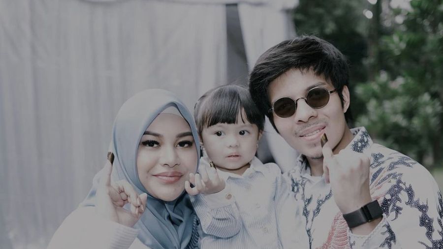 Raffi Ahmad dan Nagita Slavina nyoblos pemilu 2024. (Tangkapan layar Instagram @raffinagita1717)