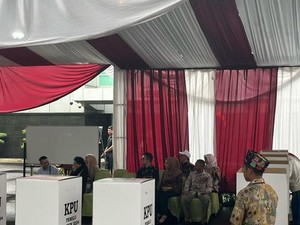 Warga Mulai Berdatangan ke TPS 10 Gambir Tempat Jokowi Nyoblos