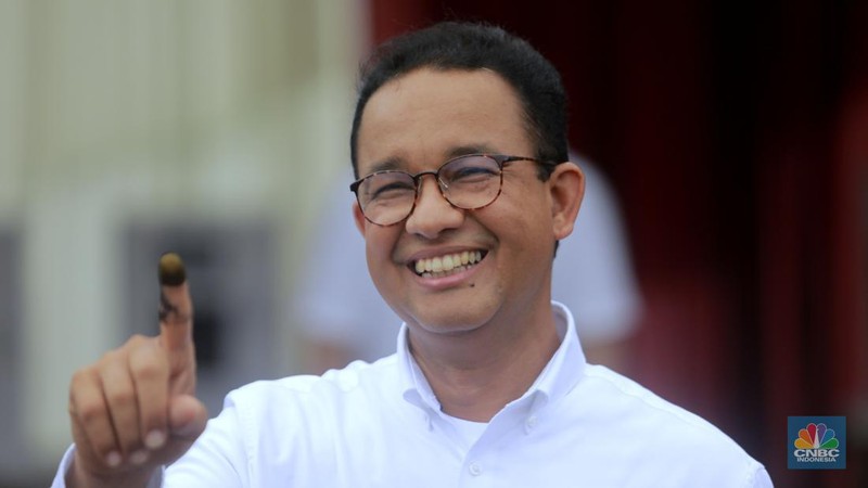 Calon Presiden (Capres) No urut 1, Anies Baswedan berangkat ke TPS 60, Cilandak, Jakarta Selatan untuk menggunakan hak suaranya di Pemilu 2024. Rabu (14/2/2024). (վ/Muhammad Sabki)