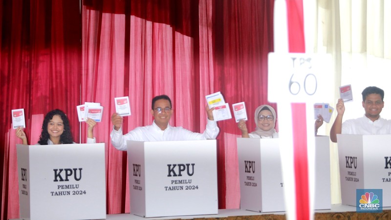 Calon Presiden (Capres) No urut 1, Anies Baswedan berangkat ke TPS 60, Cilandak, Jakarta Selatan untuk menggunakan hak suaranya di Pemilu 2024. Rabu (14/2/2024). Calon Presiden (Capres) No urut 1, Anies Baswedan berangkat ke TPS 60, Cilandak, Jakarta Selatan untuk menggunakan hak suaranya di Pemilu 2024. Rabu (14/2/2024). (²©²ÊÍøÕ¾/Muhammad Sabki)