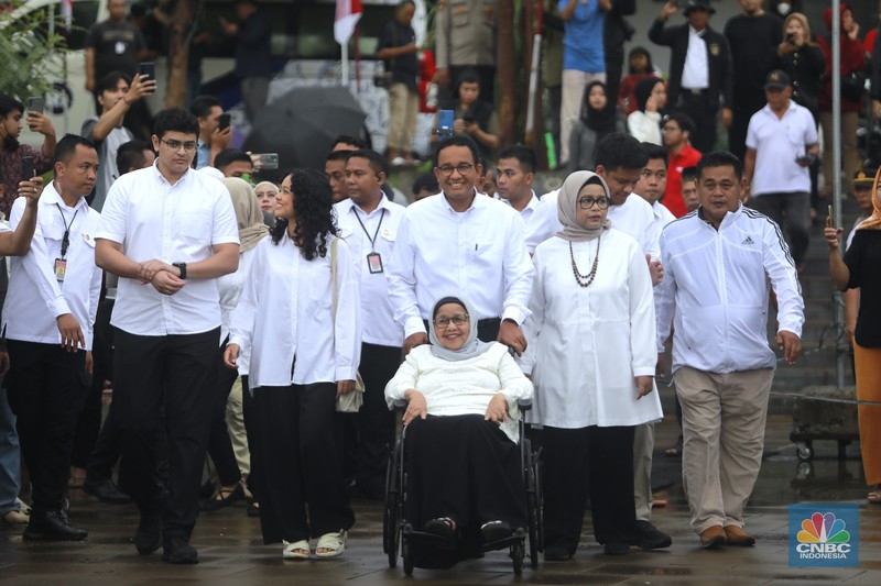 Calon Presiden (Capres) No urut 1, Anies Baswedan berangkat ke TPS 60, Cilandak, Jakarta Selatan untuk menggunakan hak suaranya di Pemilu 2024. Rabu (14/2/2024). Calon Presiden (Capres) No urut 1, Anies Baswedan berangkat ke TPS 60, Cilandak, Jakarta Selatan untuk menggunakan hak suaranya di Pemilu 2024. Rabu (14/2/2024). (²©²ÊÍøÕ¾/Muhammad Sabki)