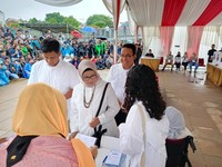 Anies Baswedan Borong Keluarga ke TPS, Kompak Pakai Baju Serba Putih