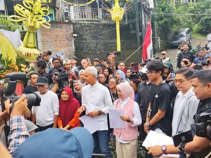 Calon Presiden nomor urut 3 Ganjar Pranowo Nyoblos di TPS 11 Gajahmungkur Semarang. Calon Presiden nomor urut 3 Ganjar Pranowo Nyoblos di TPS 11 Gajahmungkur Semarang. (Dok. Detikcom/Alfons)