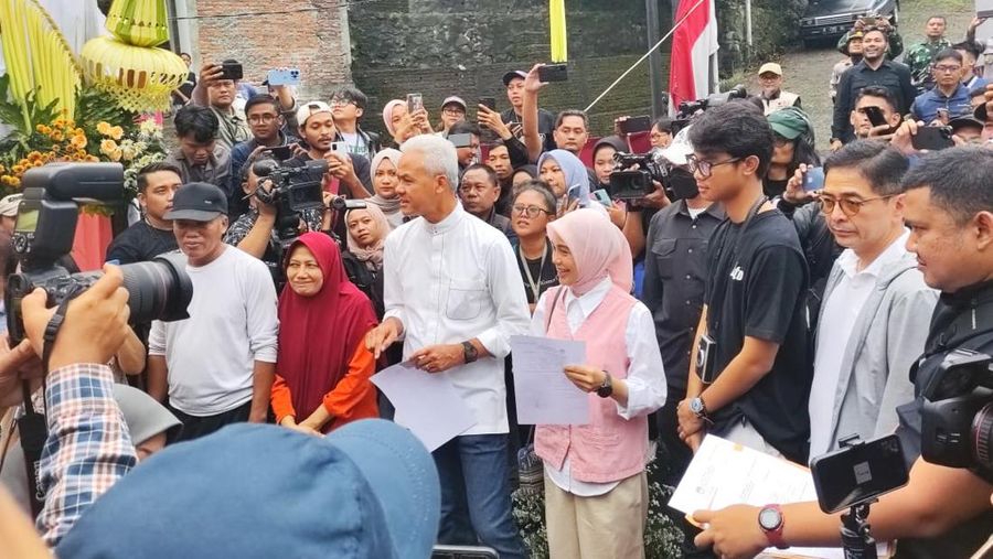 Calon Presiden nomor urut 3 	Ganjar Pranowo Nyoblos di TPS 11 Gajahmungkur Semarang. (Dok. Detikcom/Alfons)
