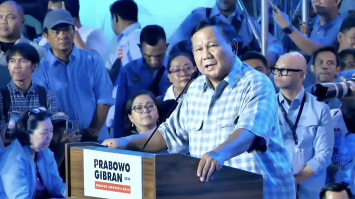 Istora Senayan에서 연설하는 대통령 후보 Prabowo Subianto. (Gibran Rakabuming Raka의 유튜브 스크린샷)