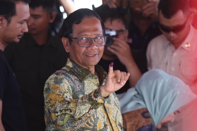 Cawapres nomor urut 03 Mahfud Md mencoblos di TPS 106 Sambilegi Lor, Maguwoharjo, Depok, Kabupaten Sleman, DIY, Rabu (14/2/2024) pagi. Cawapres nomor urut 03 Mahfud Md mencoblos di TPS 106 Sambilegi Lor, Maguwoharjo, Depok, Kabupaten Sleman, DIY, Rabu (14/2/2024) pagi. (Dok. Detikcom/Jauh Hari Wawan S)