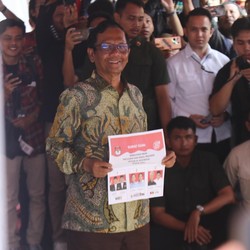 Nyoblos di Depok, Mahfud MD: 'Sudah Sangat Fair!'
