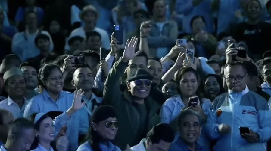 Deddy Corbuzier hadir di Istora Senayan saat Pidato Prabowo Subianto dan Gibran Rakabuming Raka. (Tangkapan Layar Youtube Gibran Rakabuming Raka)