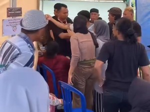Heboh Emak-emak di Parepare Ngamuk di TPS gegara Antrean Coblos Tertukar