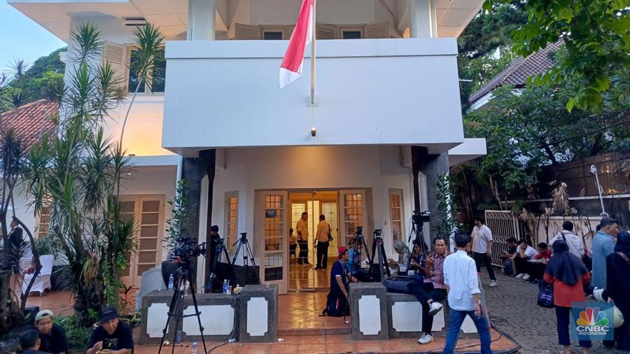 Kondisi terkini suasana rumah pemenangan AMIN Diponegoro 10. (CNBC Indonesia/Rosseno Aji Nugroho)
