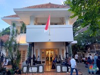 Prabowo 'Pesta Pora' di Istora, 'Mendung Bergelayut' di Markas Anies