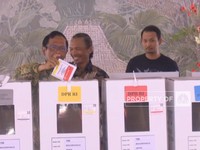Video: Potret Mahfud MD Nyoblos di TPS 106 Maguwoharjo Yogja