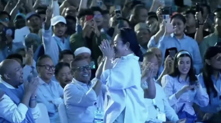Mantan Istri Prabowo Subianto Titiek Soeharto dan Putranya hadir dalam saat Prabowo Memberikan Pidato di Istora Senayan. (Tangkapan Layar Youtube Gibran Rakabuming Raka)