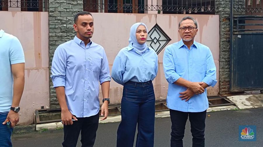Mendag Zulhas nyoblos TPS 179, Jalan Cipinang Muara RT 02/ RW 016,Jatinegara, Jakarta Timur. (վ/Martyasari Rizky)