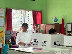 Nyoblos di TPS 27 Malang, Menko PMK Optimistis Partisipasi Masyarakat 80%