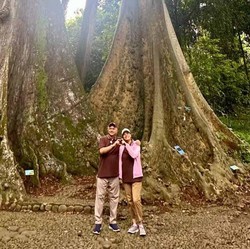Sri Mulyani Mesra Sama Suami, Rayakan Valentine di Pohon Jodoh