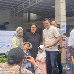 Datang ke TPS, Sri Mulyani Minta Maaf Sama Tetangga, Kenapa?