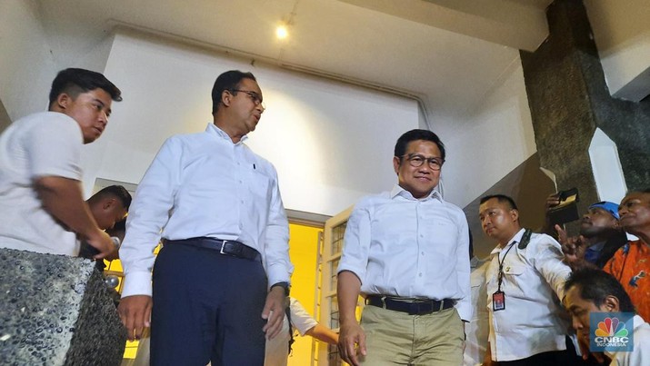 Pasangan Calon Presiden nomor urut 1 Anies Baswedan dan Muhaimin Iskandar melakukan Konferensi Pers di rumah pemenangan Diponegoro. (CNBC Indonesia/Firda Dwi Muliawati)