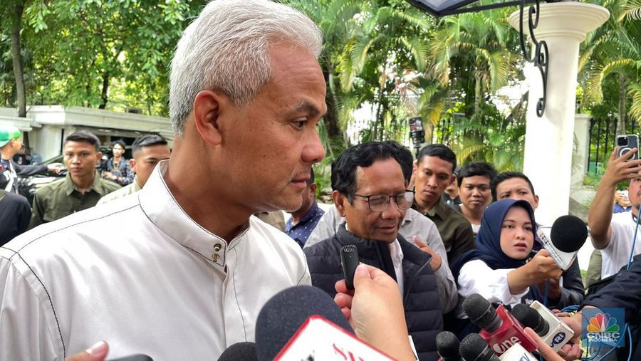 Paslon nomor urut 03 Ganjar Pranowo dan Mahfud MD tiba di Tempat Pemantauan Quick Count di Jl. Teuku Umar, Jakarta, Rabu (14/02/2024). (²©²ÊÍøÕ¾/Rindi Salsabilla)