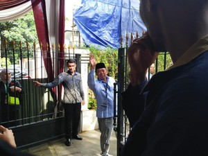 Menteri-menteri dan Pendukung Prabowo Merapat ke Jokowi