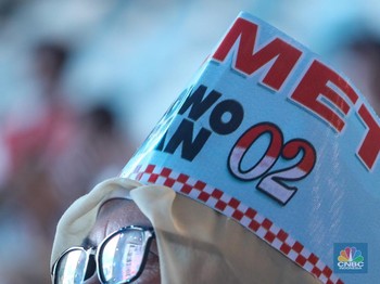 Prabowo-Gibran Menang Quick Count, Pendukung Pesta di Istora