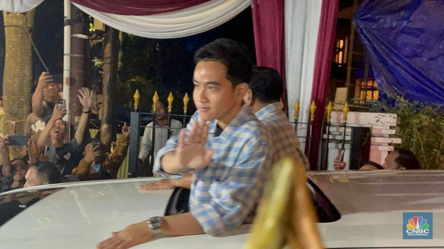 Prabowodan Gibran menuju Istora, Senayan. (CNBC Indonesia/Teti Purwanti)