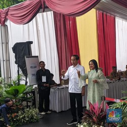 Usai Nyoblos di TPS 10, Jokowi & Iriana Pamer Kelingking Bertinta