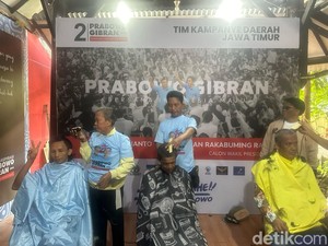 Relawan Jatim Cukur Gundul Syukuri Prabowo-Gibran Unggul di Quick Count
