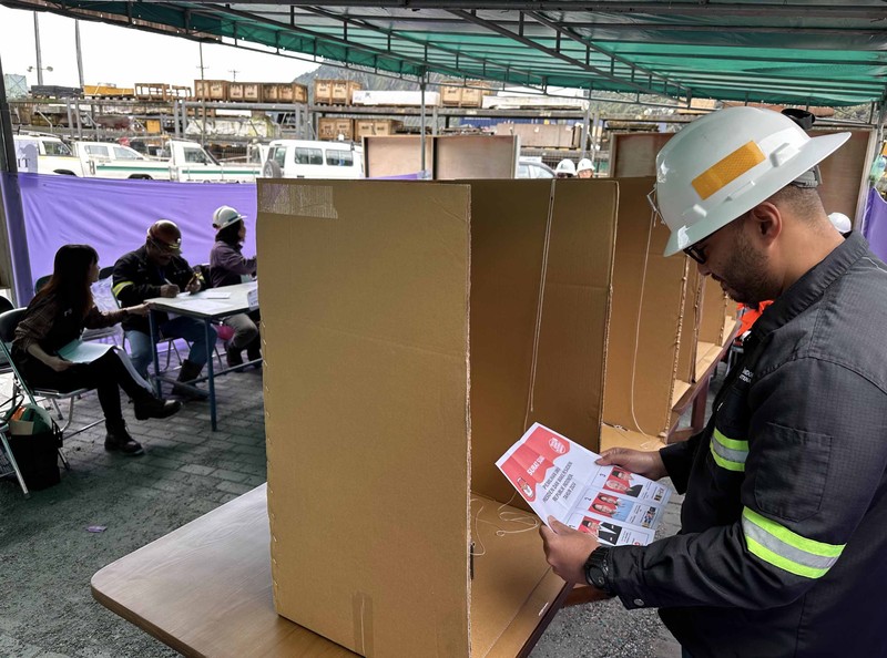 Situasi pencoblosan di Tembagapura, Area Tambang PT Freeport Indonesia, Papua. (Dok: PTFI) Situasi pencoblosan di Tembagapura, Area Tambang PT Freeport Indonesia, Papua. (Dok: PTFI)