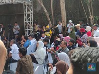 'Deg-deg Serrr' Pantau Quick Count, Begini Suasana Markas TimNas AMIN