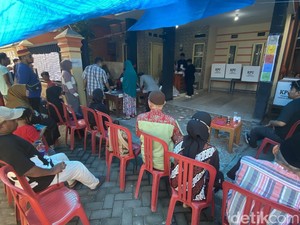 Logistik Telat, Warga 2 Jam Menunggu di TPS 31 Paropo Makassar