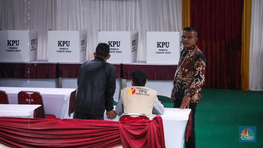 Suasana tempat pemungutan suara (TPS) 033 Bojong Koneng, Sentul, Jawa Barat (14/2/2024).  (CNBC Indonesia/Faisal Rahman)