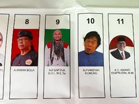 10 Caleg Artis Diprediksi Lolos ke Senayan, Ada Komeng & Once