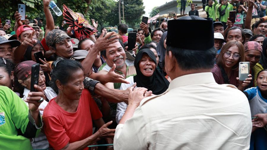 Calon presiden nomor urut 02 Prabowo Subianto berziarah ke makan kedua orang tuanya yang berlokasi di TPU Tanah Kusir dan Karet Bivak Jakarta hari ini. Informasi tersebut disampaikan Koordinator Humas Gerindra Angga Raka kepada CNBC Indonesia, Kamis (15/2/2024). (Dok. Tim Media Prabowo Subianto)